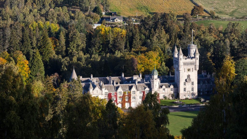 The Queen Installs Wheelchair Friendly Lift At Balmoral Retreat - Lifta SA